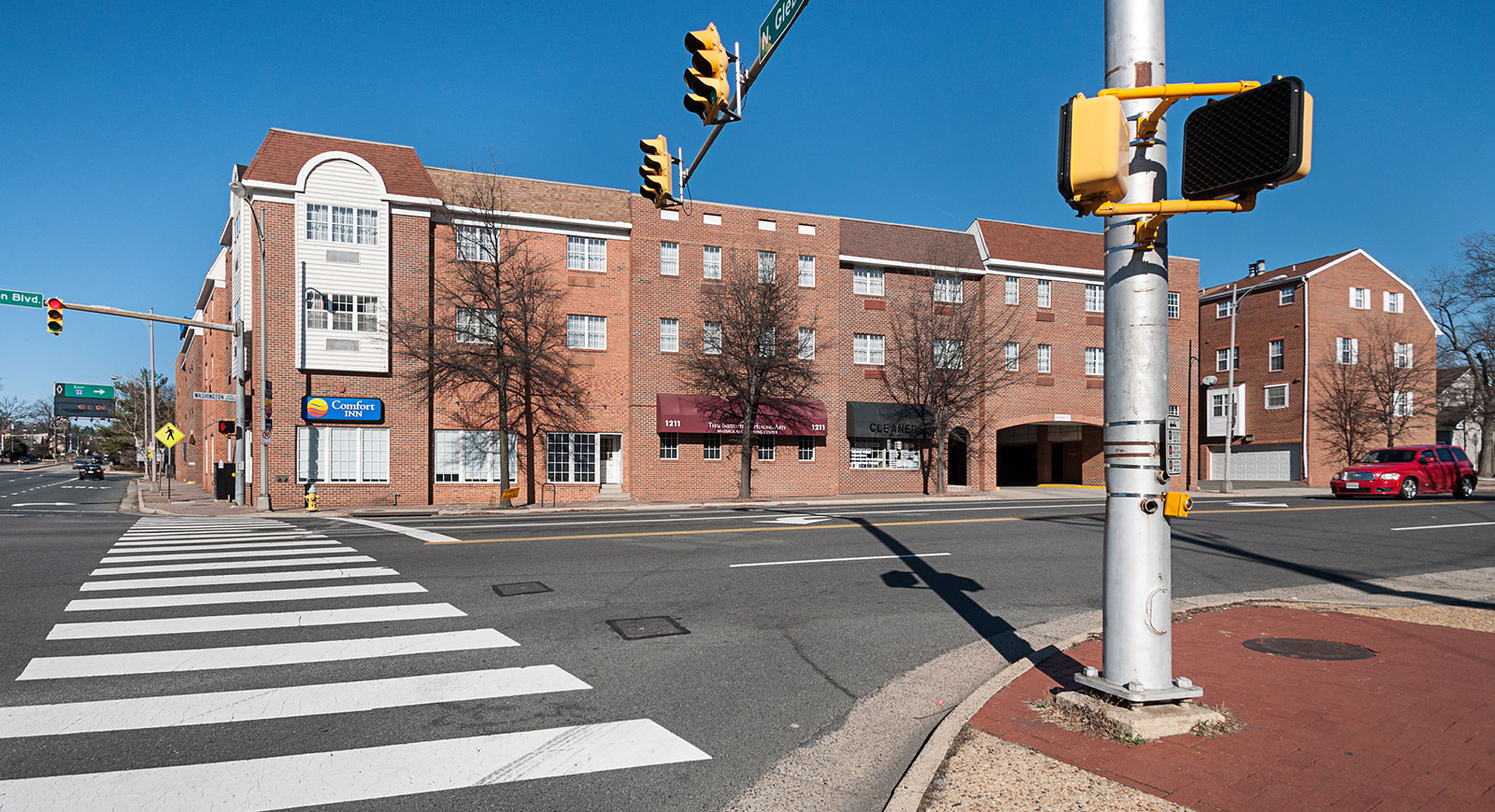 Arlington Hotel Near Washington DC Metro Stop - Comfort Inn Ballston