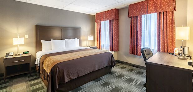 Comfort Inn Arlington at Ballston, Arlington Executive King Suite Comfort Inn Arlington at Ballston, Arlington Executive King Suite